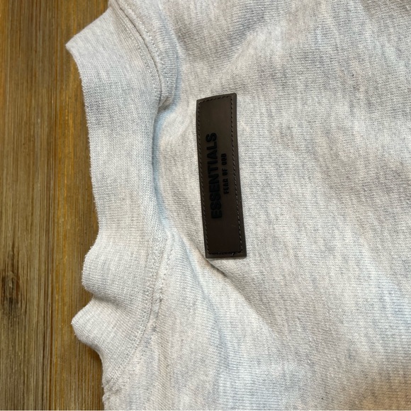 Essentials Crewneck Cream Color - 100% Authentic - Picture 2 of 8